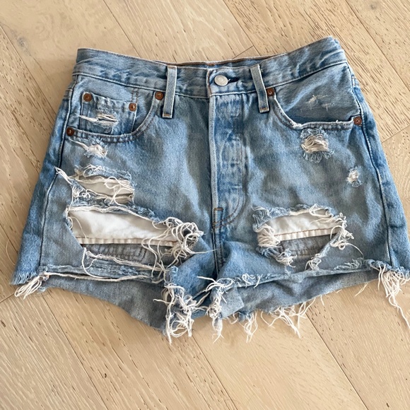 501 high rise levi jean distressed shorts - Picture 1 of 4